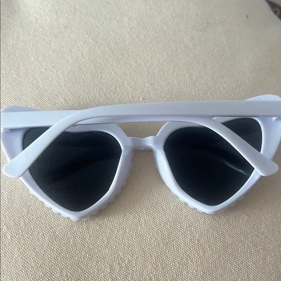Bride to Be Heart Sunglasses with Pearls - Picture 2 of 2